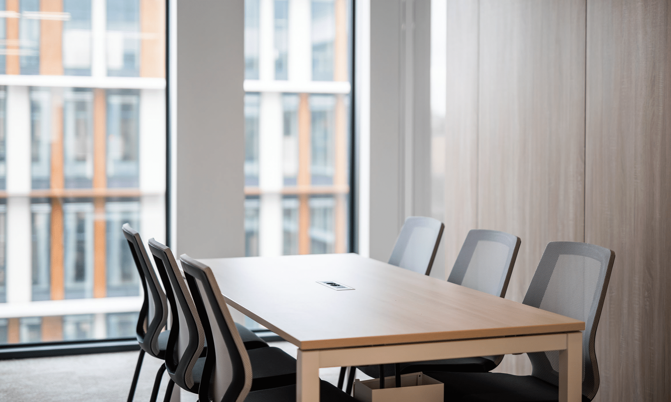 Salle de réunion six personnes